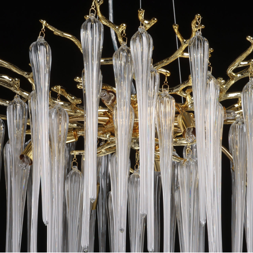 Люстра золотого цвета с декоративными ветками и длинными прозрачными стеклянными подвесами в форме сосулек Droplet Chandelier