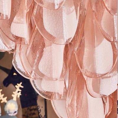 Люстра из стекляных розовых лепестков Petalled Illuminator