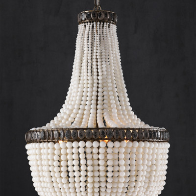 Люстра каплевидной формы декорированная нитями стеклянных бусин молочного цвета Bead threads