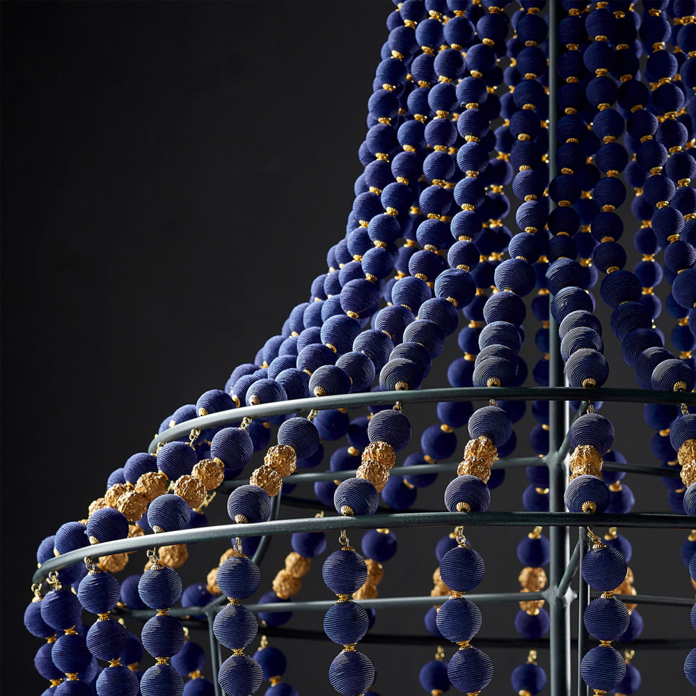 Люстра каплевидной формы декорированная синими и золотыми бусинами Blue Beads