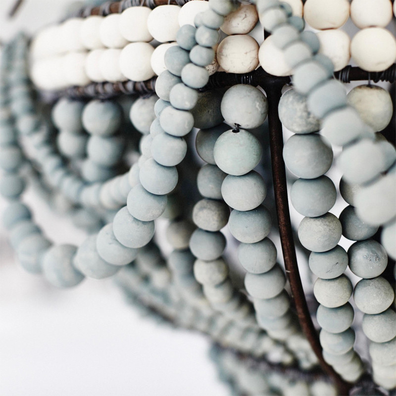 Люстра каплевидной формы украшенная серыми бусинами Wooden Beads Grey Chandelier