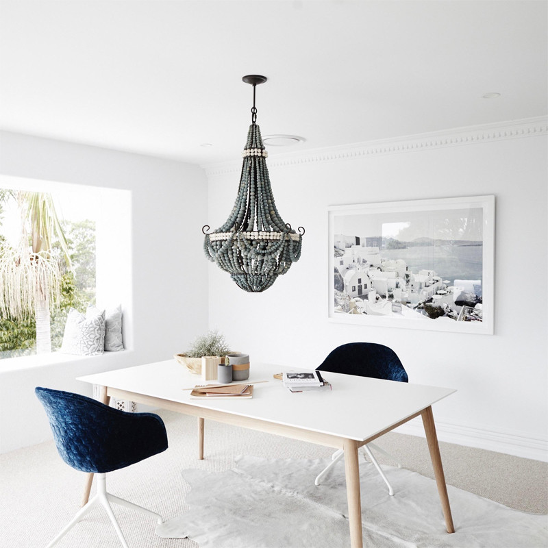 Люстра каплевидной формы украшенная серыми бусинами Wooden Beads Grey Chandelier