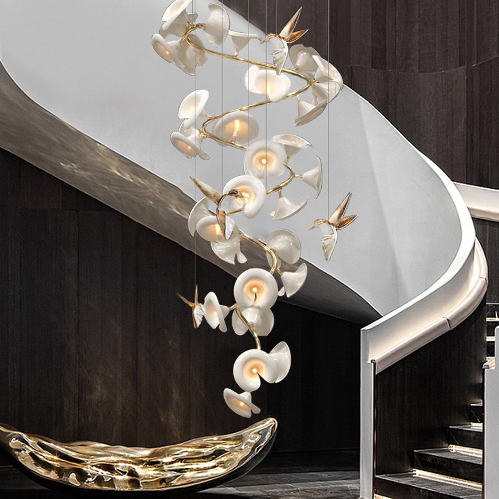 Люстра каскадная из белых цветов каллы и птичек Refined Taste of Light