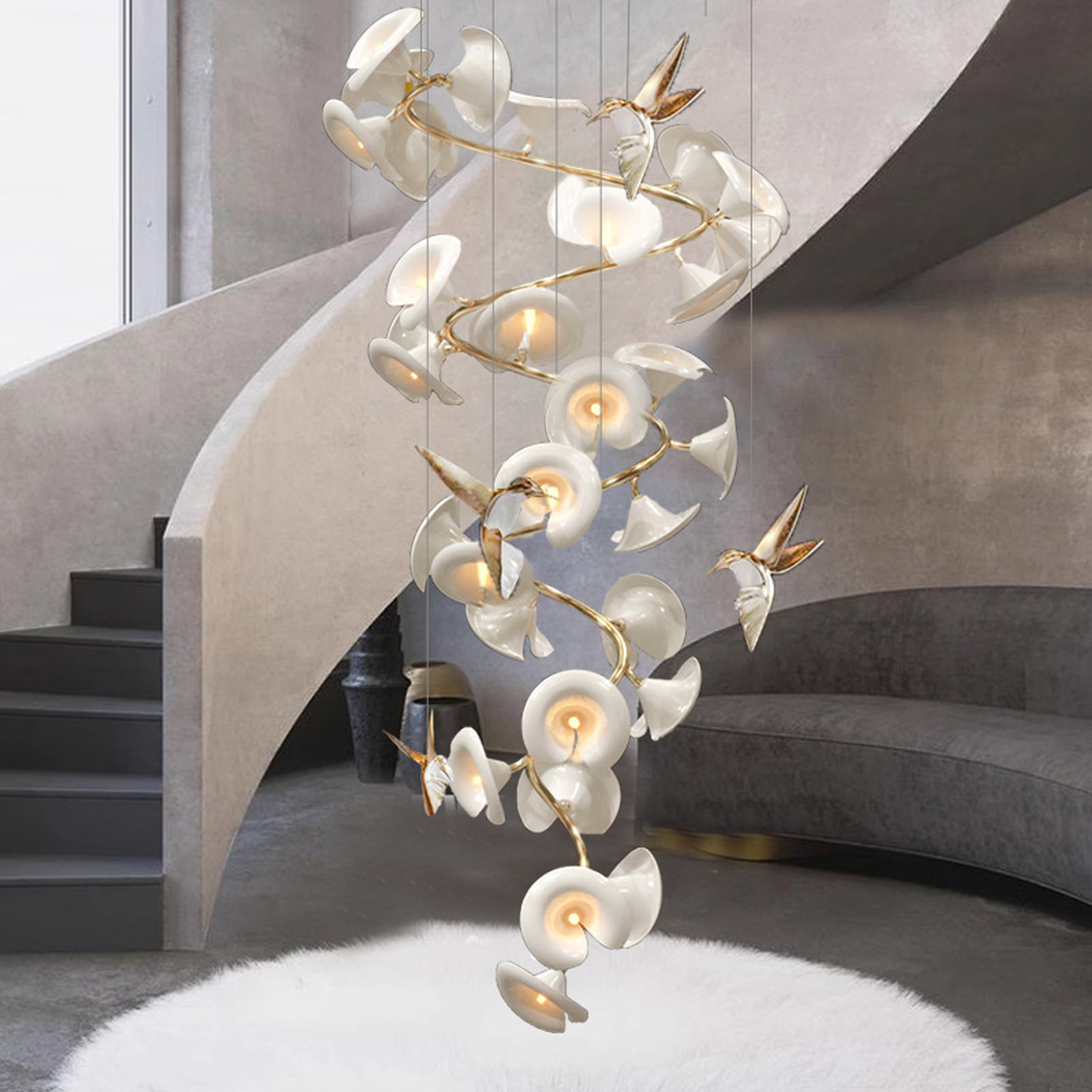 Люстра каскадная из белых цветов каллы и птичек Refined Taste of Light