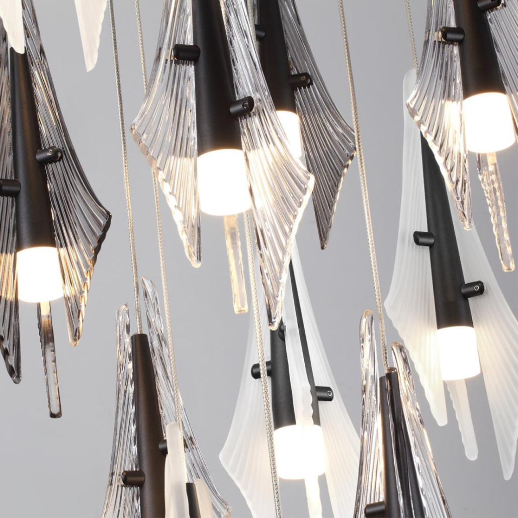 Люстра каскадная с 12-ю рельефными прозрачными плафонами Glass Pod