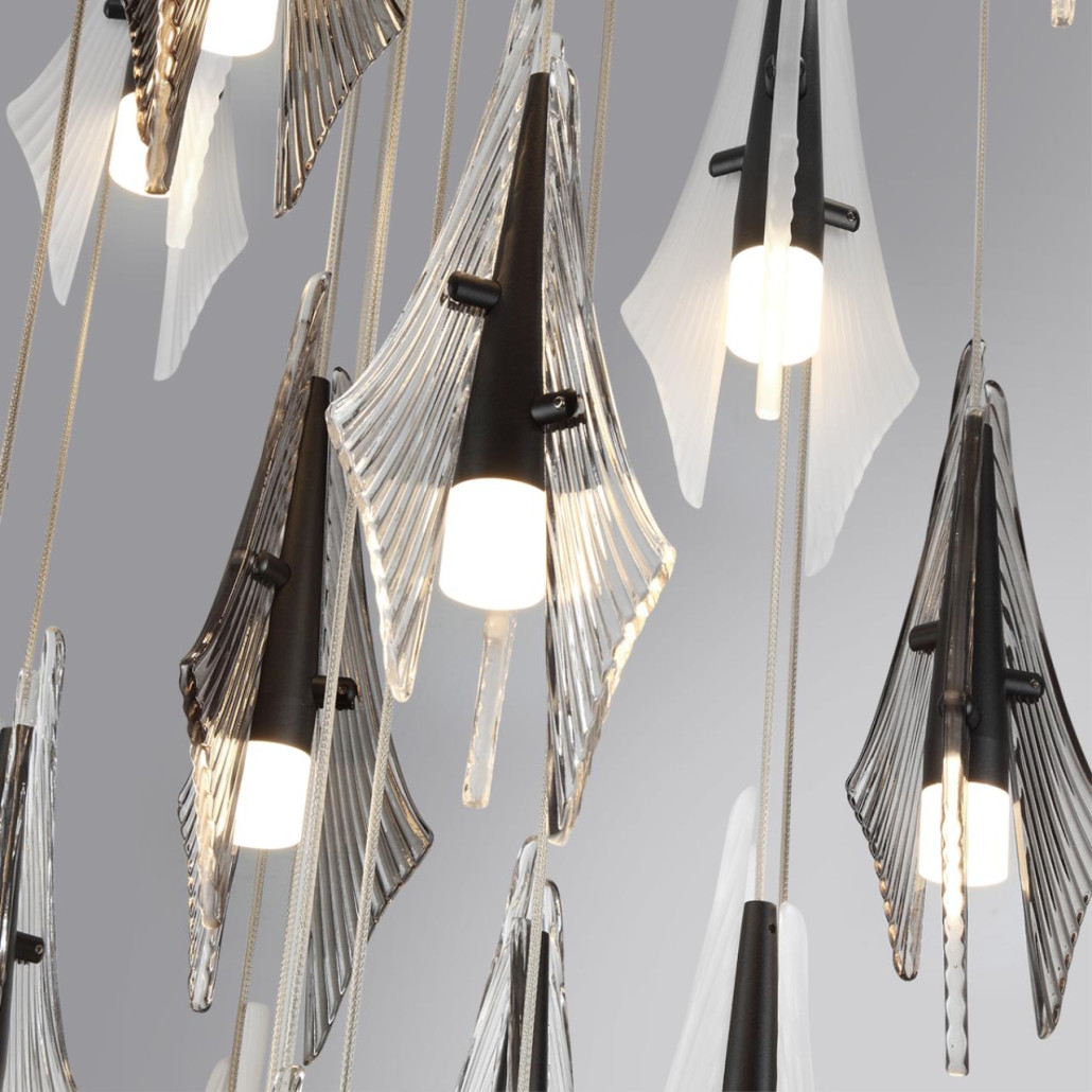 Люстра каскадная с 24-мя рельефными прозрачными плафонами в форме лепестков Glass Pod