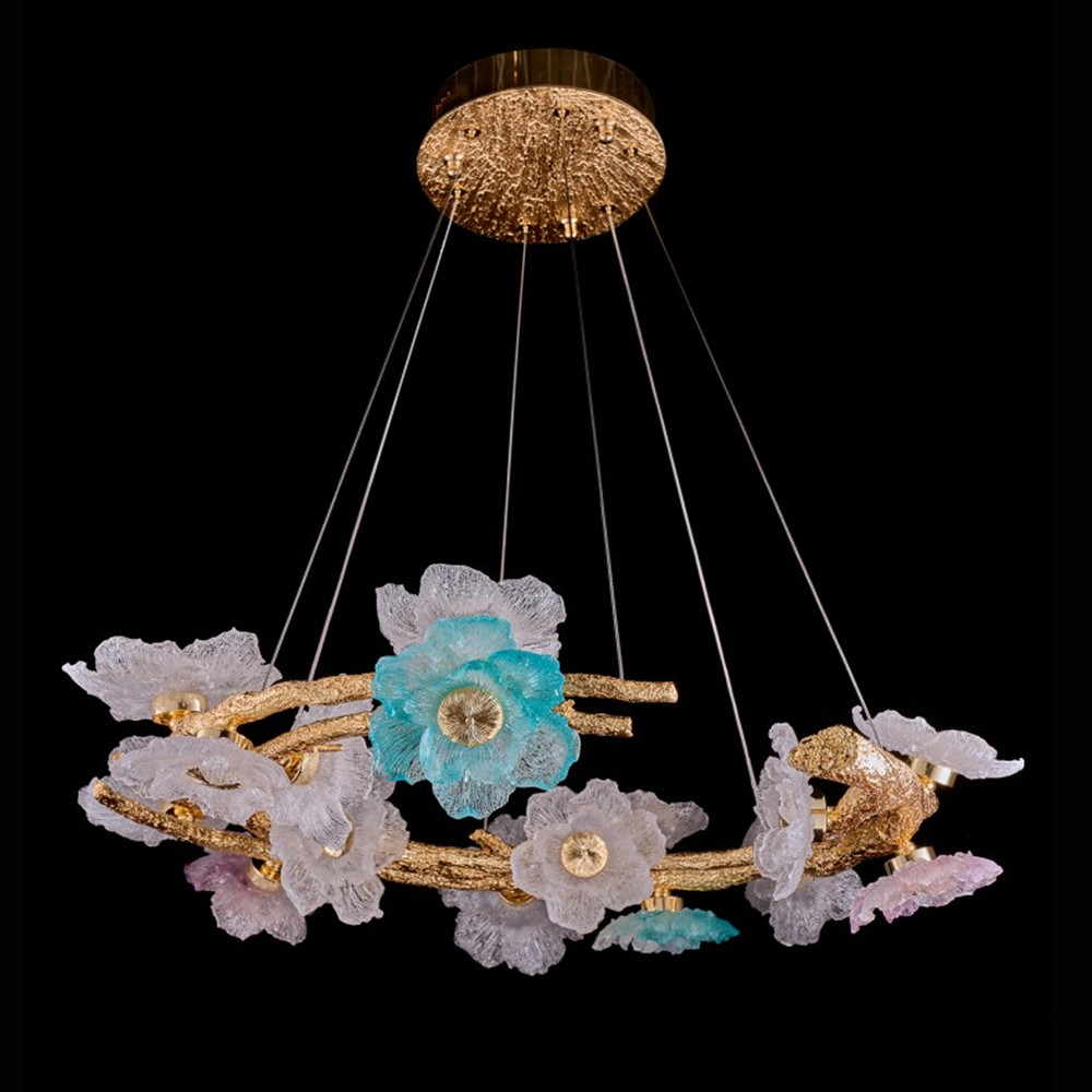 Люстра круглая на золотом каркасе с цветочным декором Miscellaneous herbs