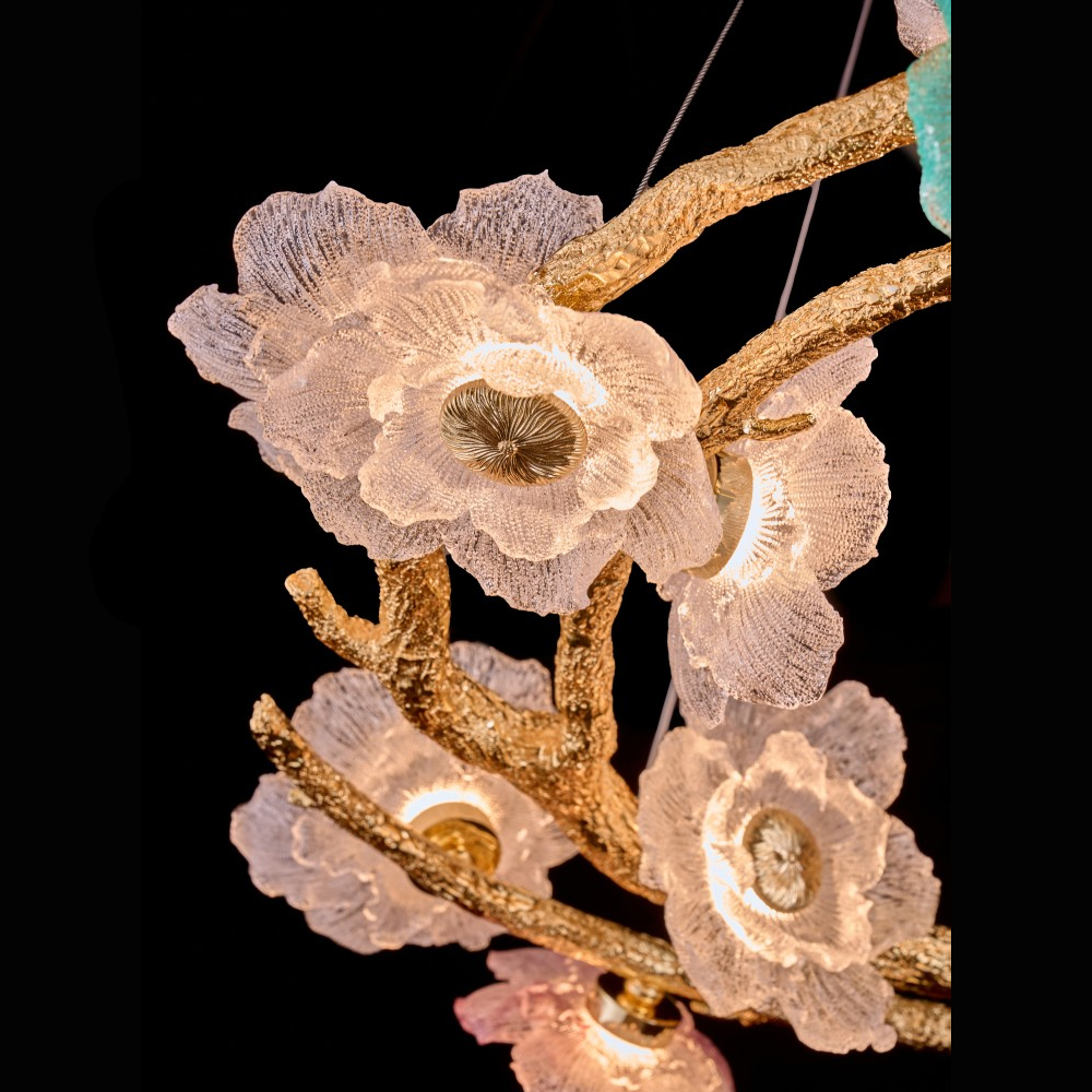 Люстра круглая на золотом каркасе с цветочным декором Miscellaneous herbs