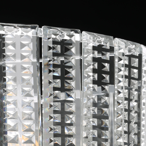 Люстра круглая на цепи цвета хром с прозрачными рельефными хрустальными пластинами Textured Glass Chandelier