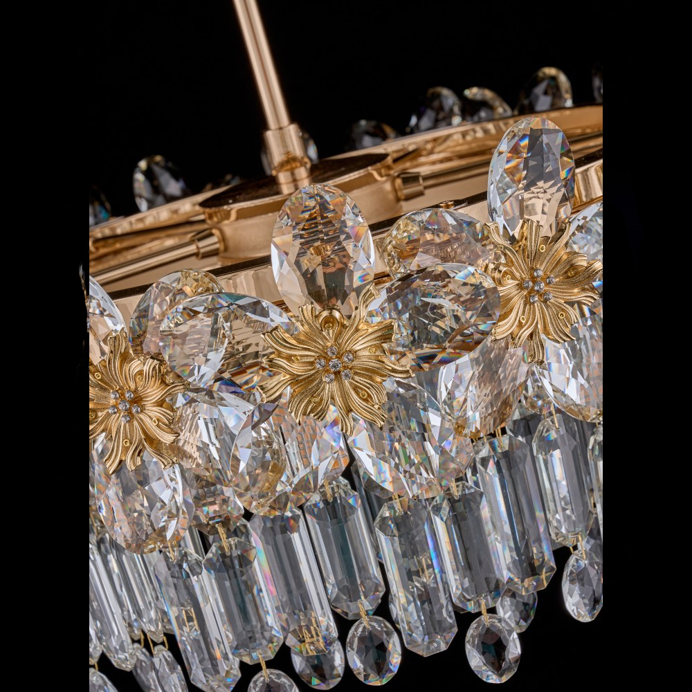 Люстра круглая с декоративными элементами в виде крупных хрустальных цветов Palace Gardens