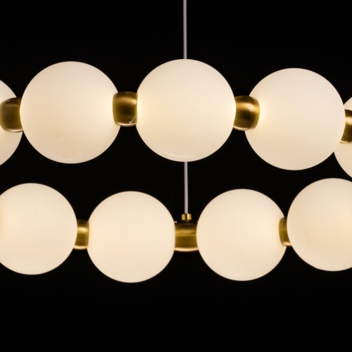 Люстра круглая с матовыми белыми шарами PEARLS Suspension