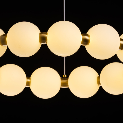 Люстра круглая с матовыми белыми шарами PEARLS Suspension
