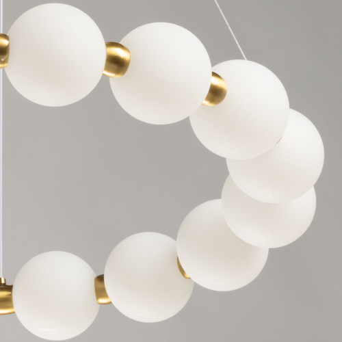 Люстра круглая с матовыми белыми шарами PEARLS Suspension