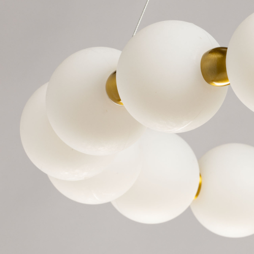 Люстра круглая с матовыми белыми шарами PEARLS Suspension