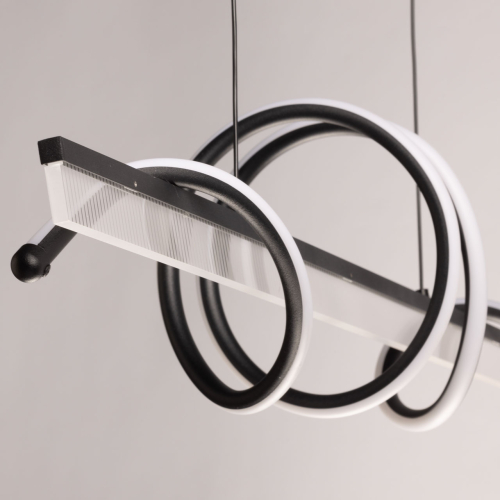 Люстра линейная черного цвета с волнообразным металлическим элементом Luke Lampco Tracer Lamp