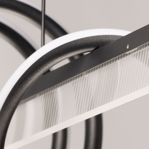 Люстра линейная черного цвета с волнообразным металлическим элементом Luke Lampco Tracer Lamp