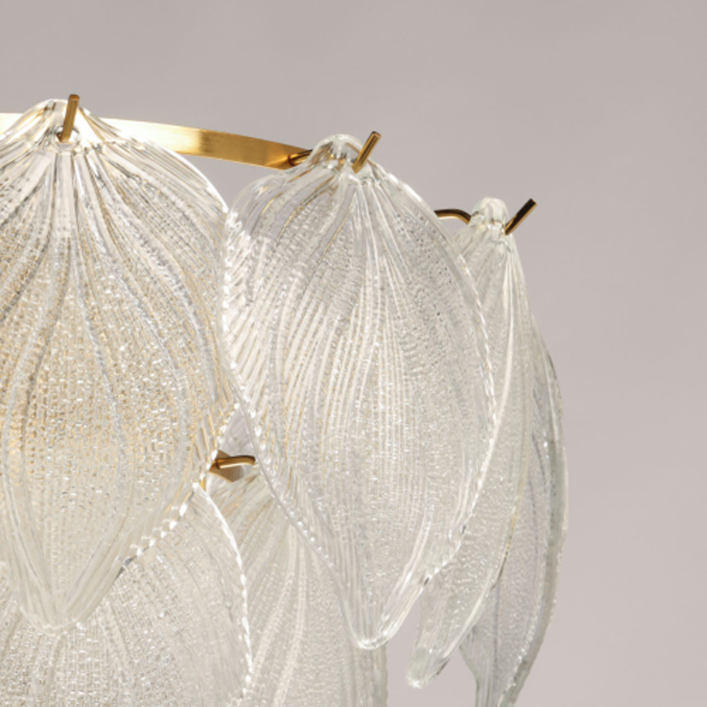 Люстра на цепи с прозрачными стеклянными подвесками в виде листьев Textured Glass Chandelier