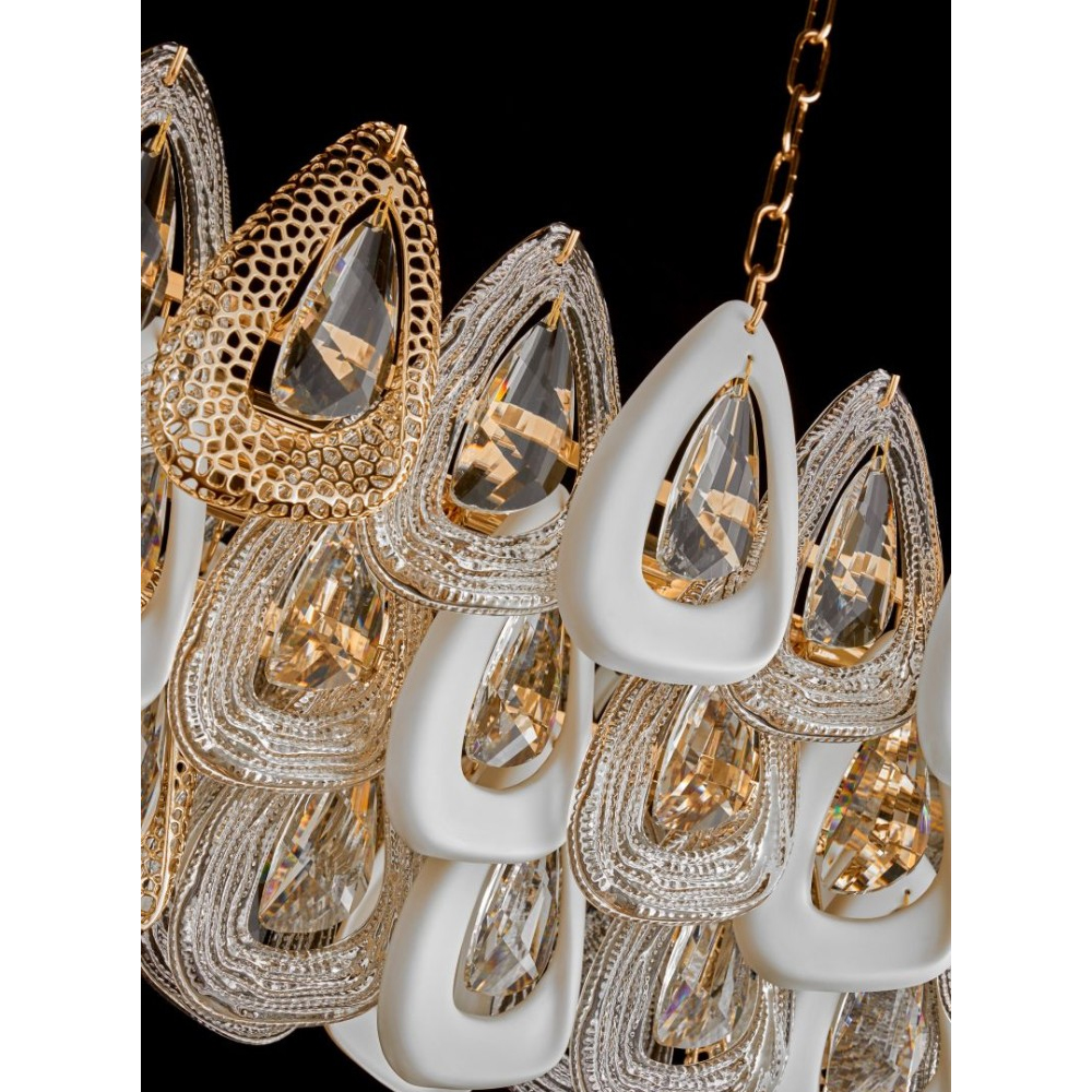 Люстра овальная с многослойными белыми и прозрачными подвесками Character Chandelier