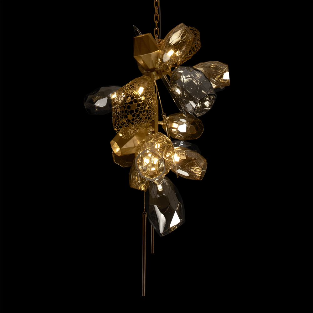 Люстра подвесная вытянутой формы с плафонами из стекла и металла с тремя вертикальными подвесками Gilded Mirage