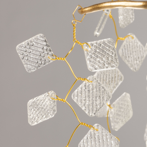 Люстра подвесная золотого цвета с декоративными ветвями и прозрачными рельефными подвесками FAIRYTREE Light