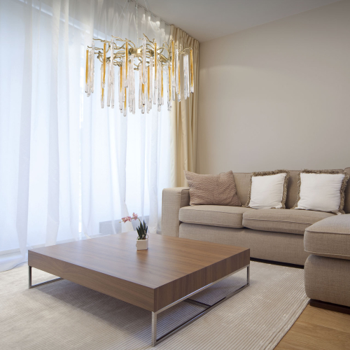 Люстра подвесная золотого цвета с разветвленными ветвями и прозрачными стеклянными подвесками Droplet Chandelier