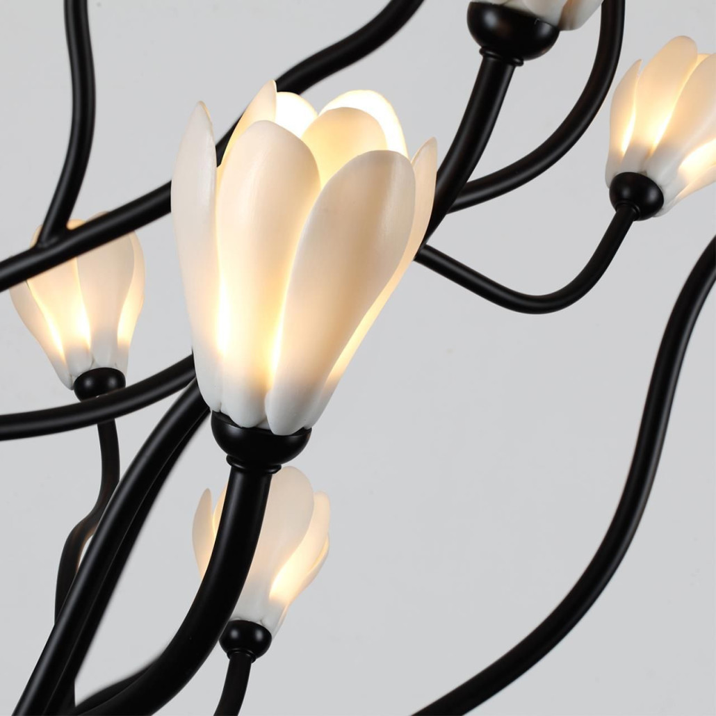 Люстра подвесная черного цвета с ветвями и белыми фарфоровыми цветами Floralis