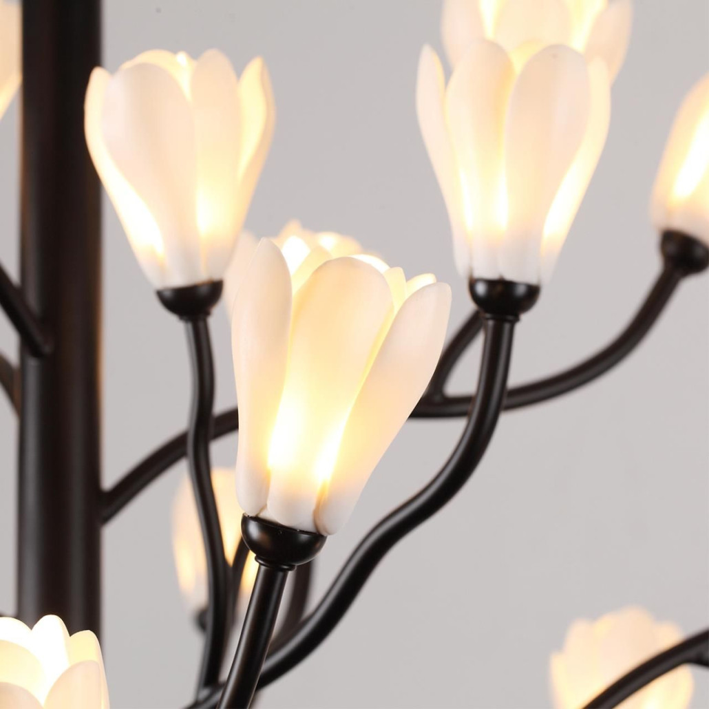 Люстра подвесная черного цвета с ветвями и белыми фарфоровыми цветами Floralis