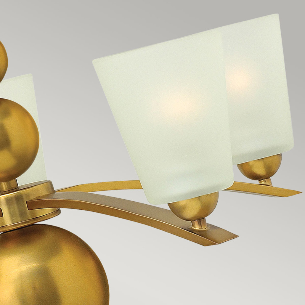 Люстра с матовыми конусными плафонами и декоративными элементами в форме шаров Hinkley