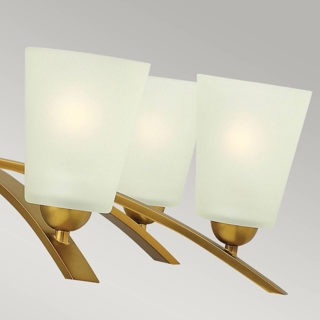 Люстра с матовыми конусными плафонами и декоративными элементами в форме шаров Hinkley