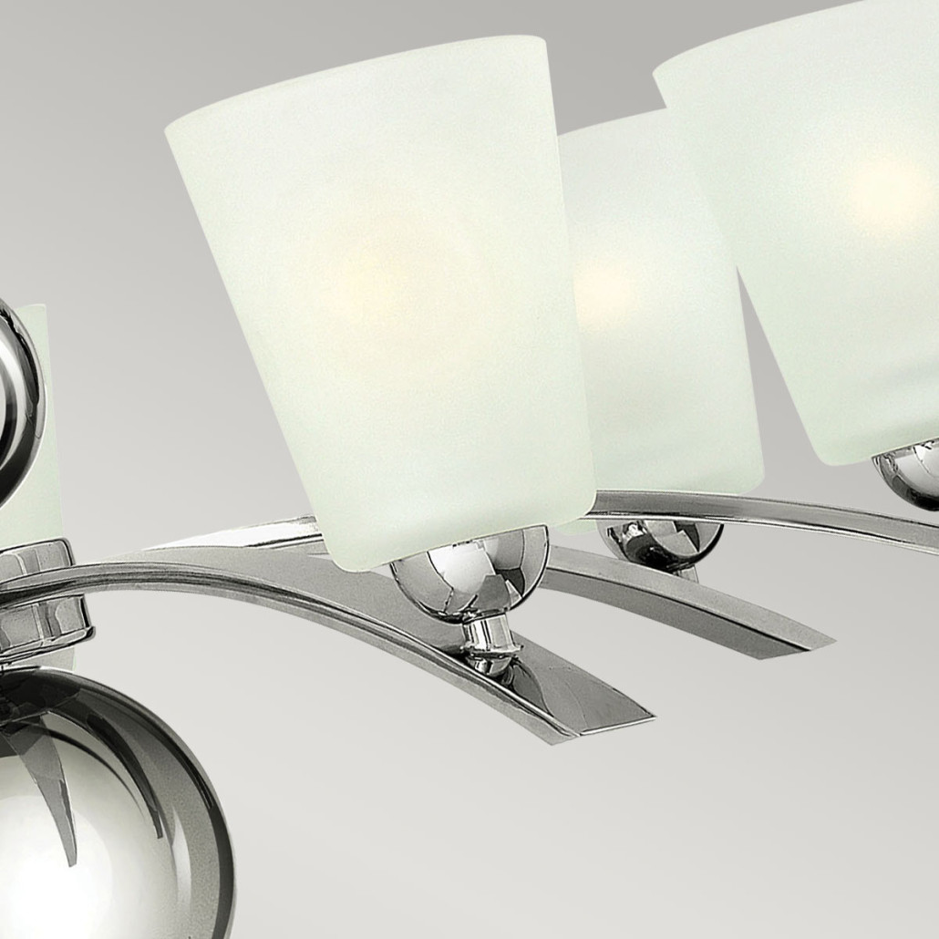 Люстра с матовыми конусными плафонами и декоративными элементами в форме шаров Hinkley