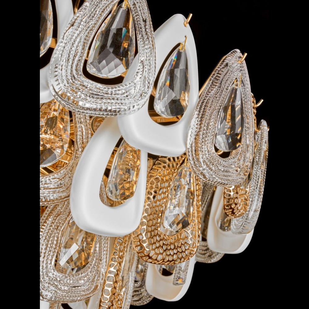 Люстра с многослойными белыми и прозрачными подвесками Character Chandelier