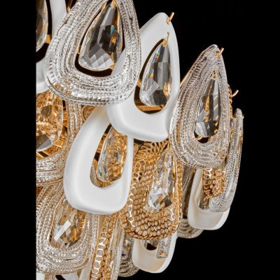 Люстра с многослойными белыми и прозрачными подвесками Character Chandelier