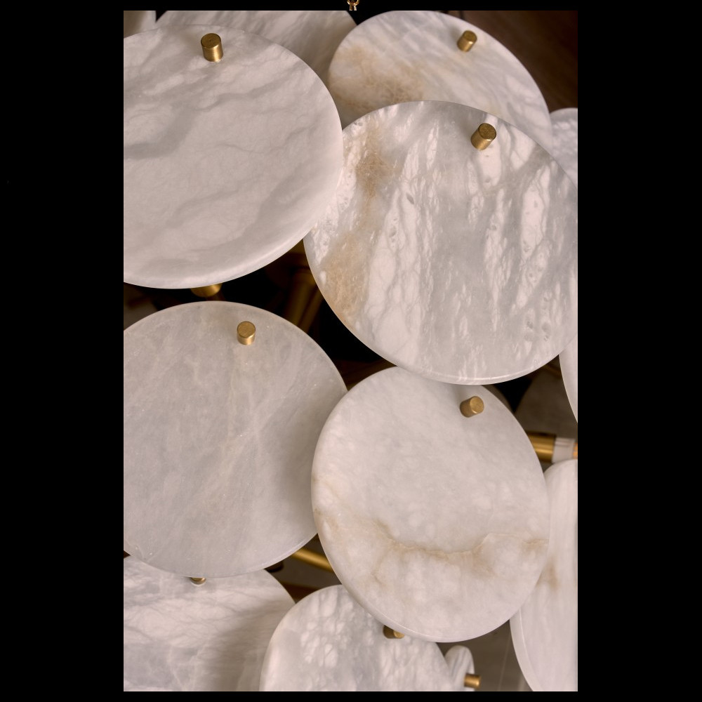 Люстра трехъярусная с подвесками из округлых элементов Cryptocrystalline Stone