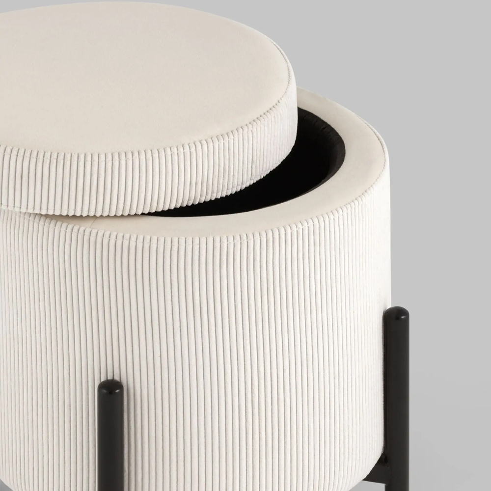 Молочный пуф на черных ножках SANJAY