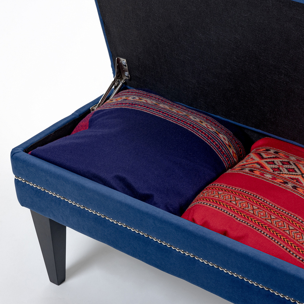 Мягкая банкетка на черных ножках с зоной для хранения Casket Blue