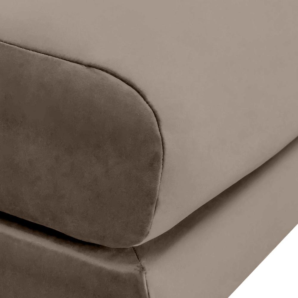 Мягкий пуф на деревянных ножках Garner Pouf