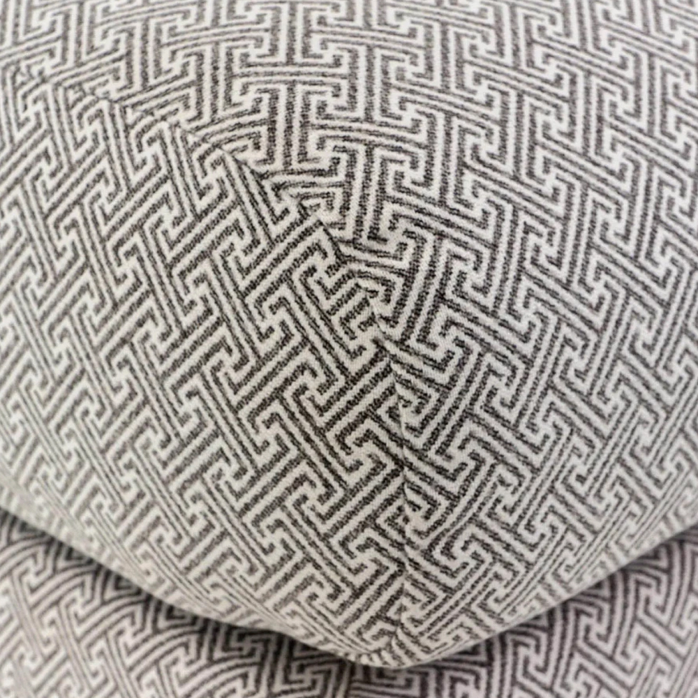 Мягкий пуф на деревянных ножках Garner Pouf Light