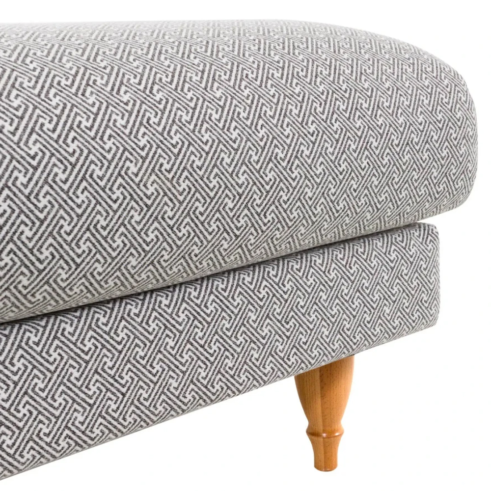 Мягкий пуф на деревянных ножках Garner Pouf Light