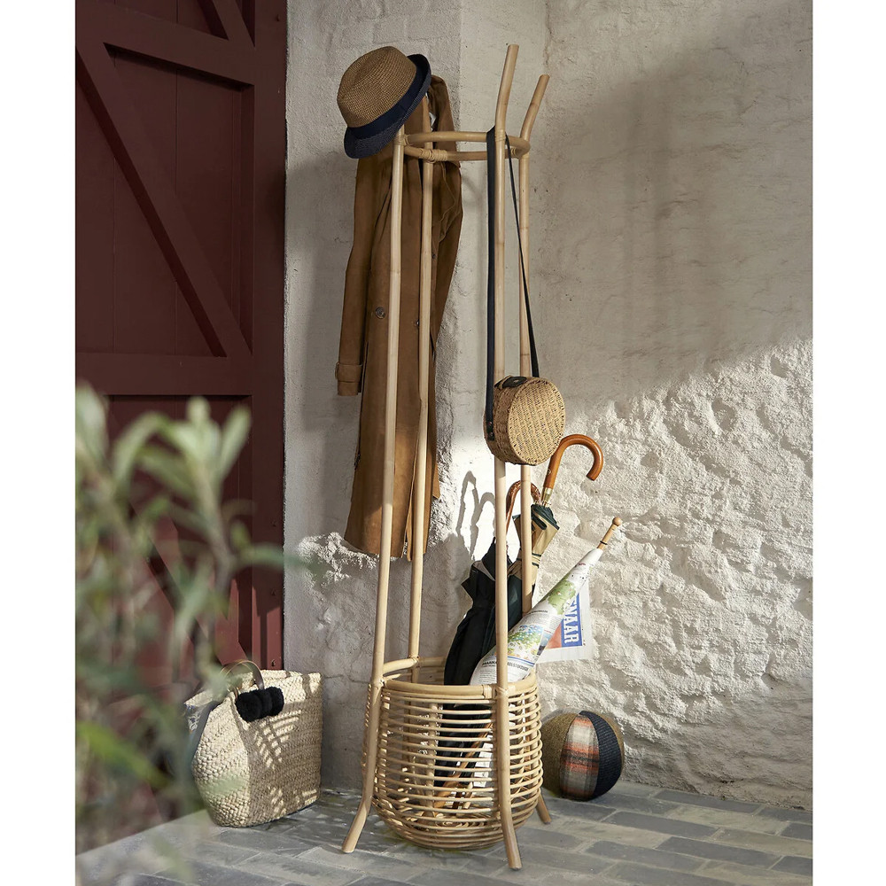Напольная вешалка с корзиной из ротанга Trina Wicker Floor Hanger