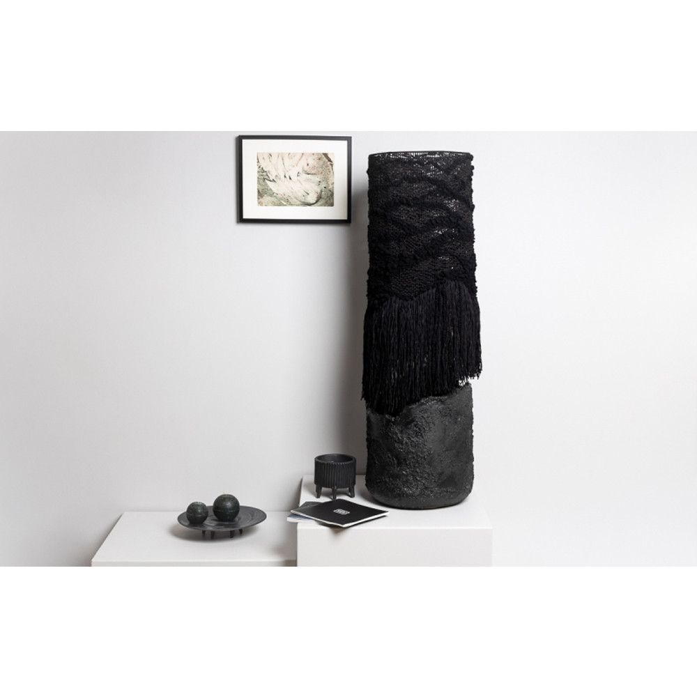 Напольная лампа черная с текстильными элементами "ЯРВИ"