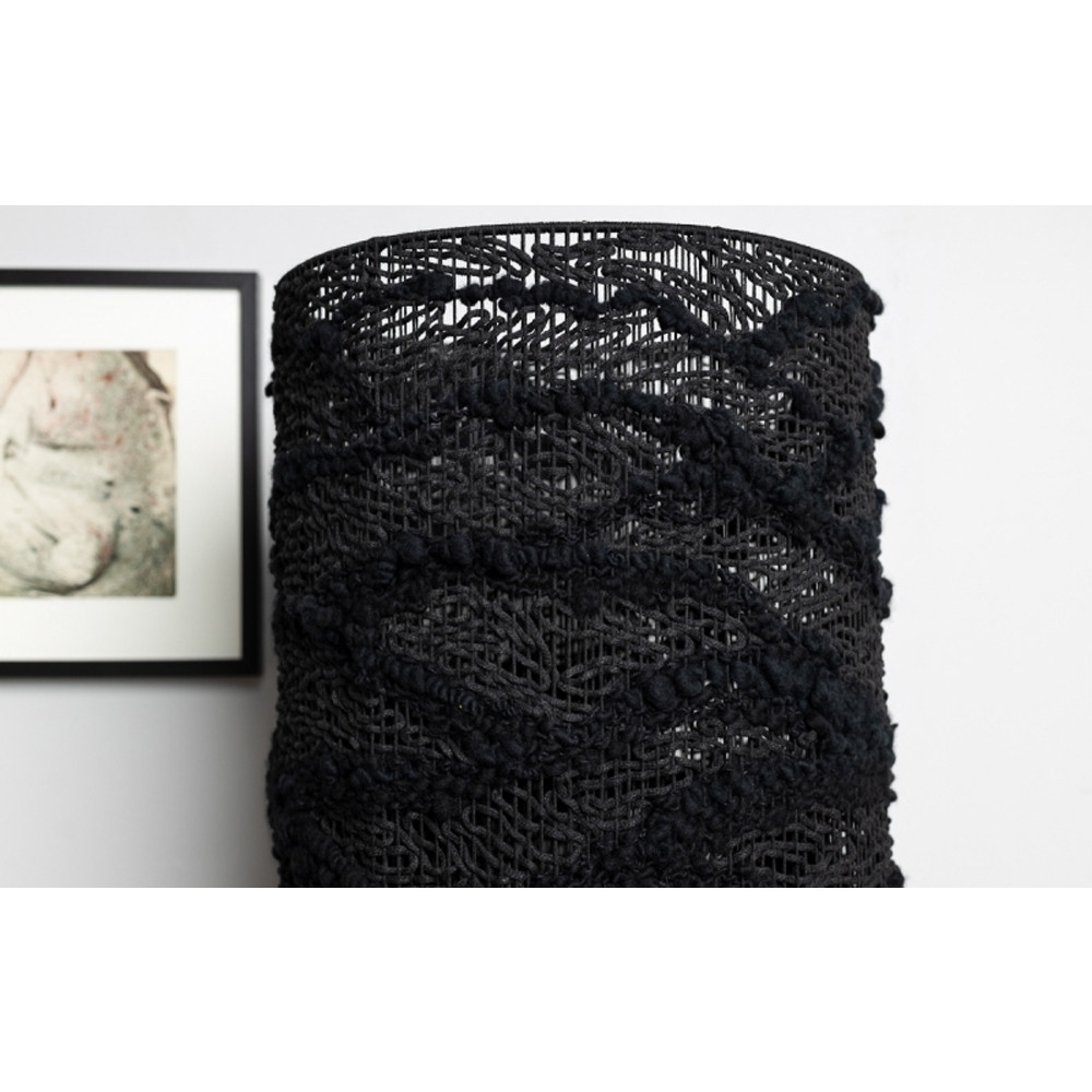 Напольная лампа черная с текстильными элементами "ЯРВИ"