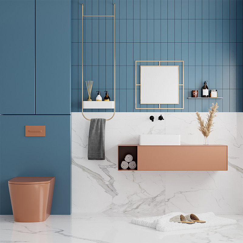 Настенное зеркало квадратной формы в металлической раме золотого цвета CORNER MIRROR GOLD