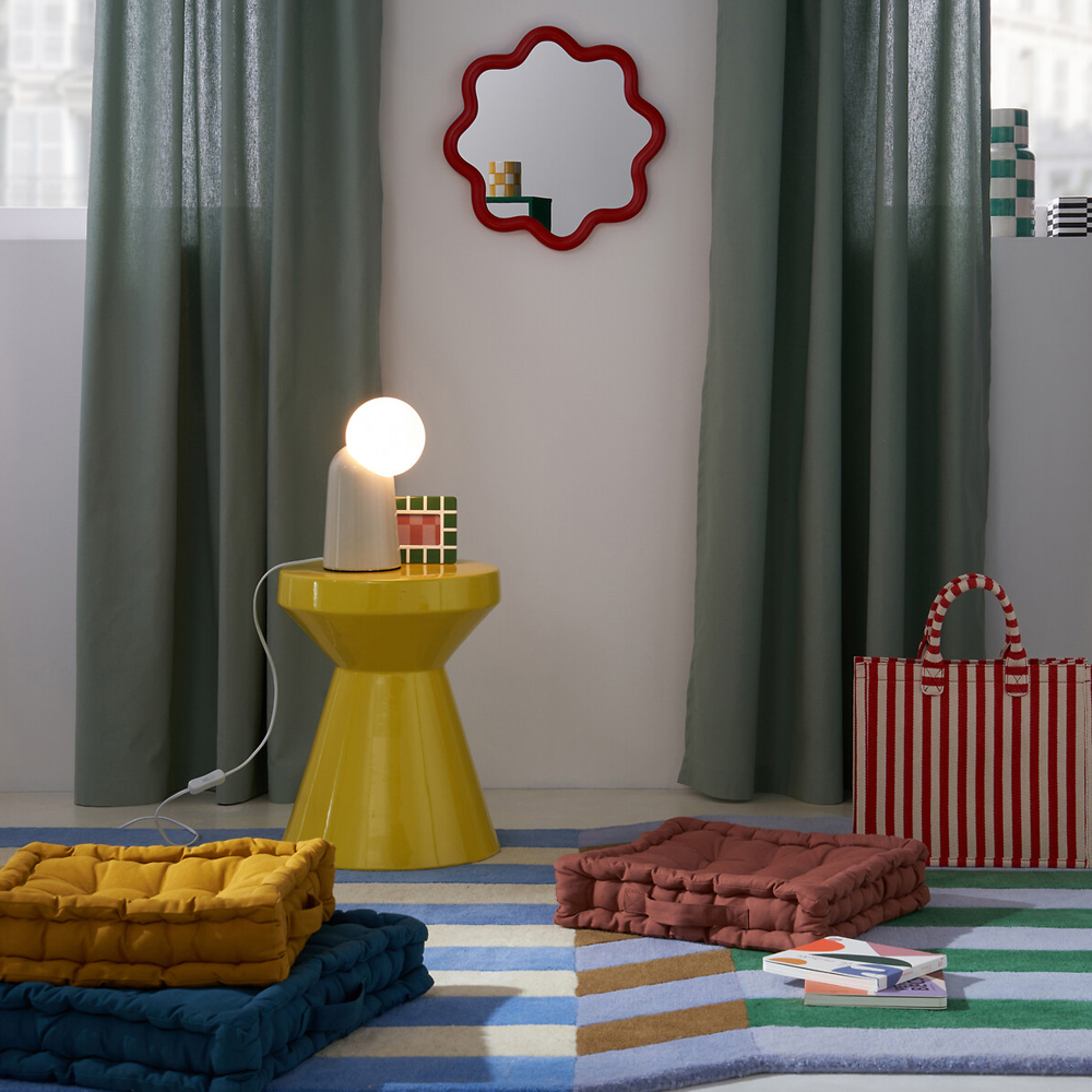 Настенное зеркало с волнистой рамой Mune Mirror Red