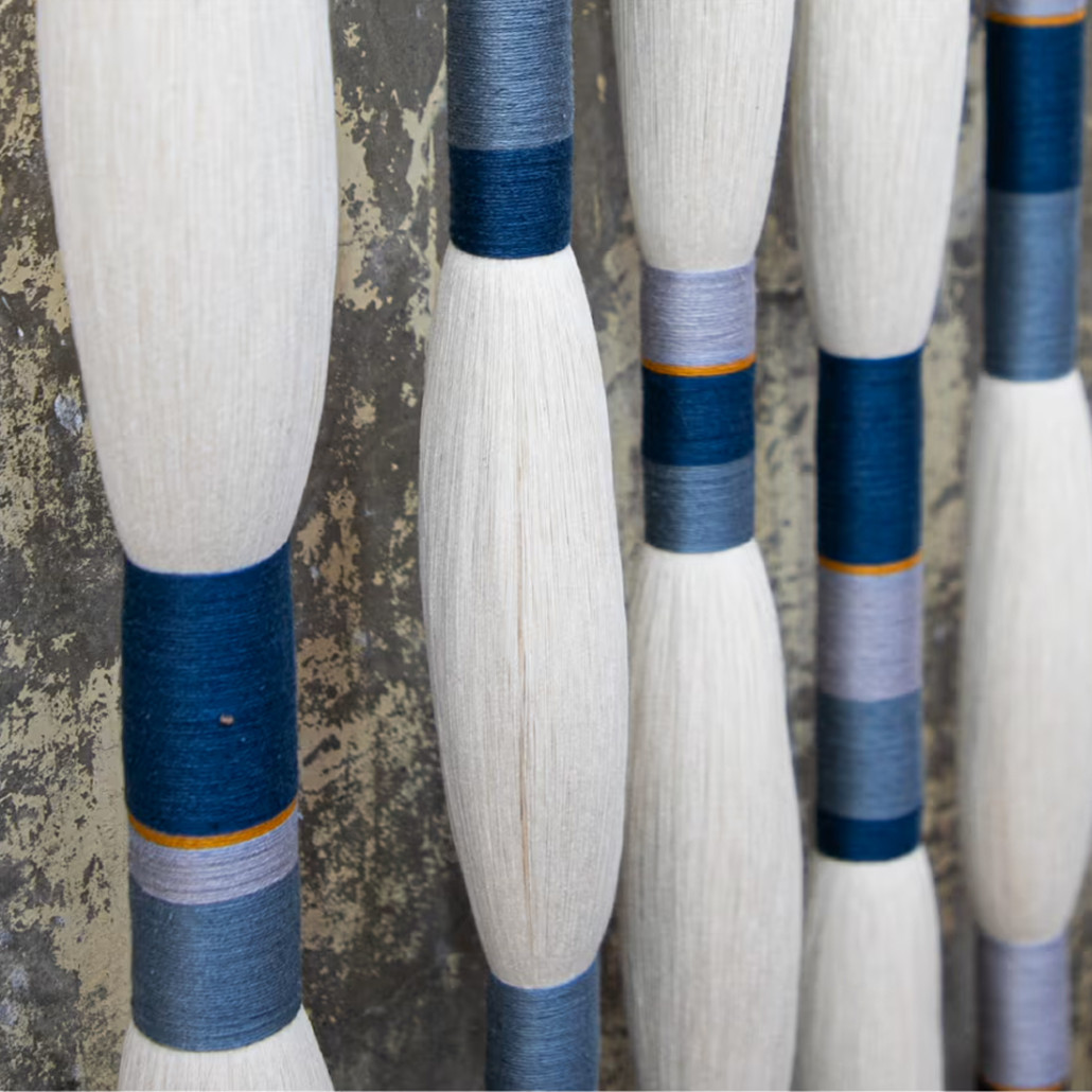 Настенное украшение из нитей Корона с кисточками Crown Wall Hanging