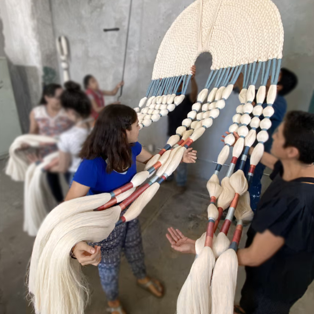 Настенное украшение из нитей Корона с кисточками Crown Wall Hanging