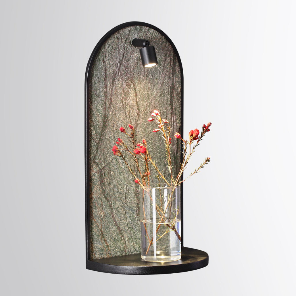 Настенный светильник зеленого цвета с черной рамкой овальной формы с полкой Herbarium