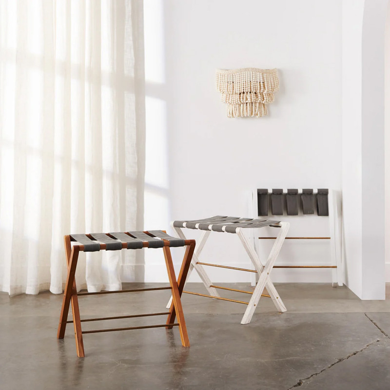 Настенный светильник с подвесками из деревянных бусин молочного цвета Wooden Beads Wall Lamp