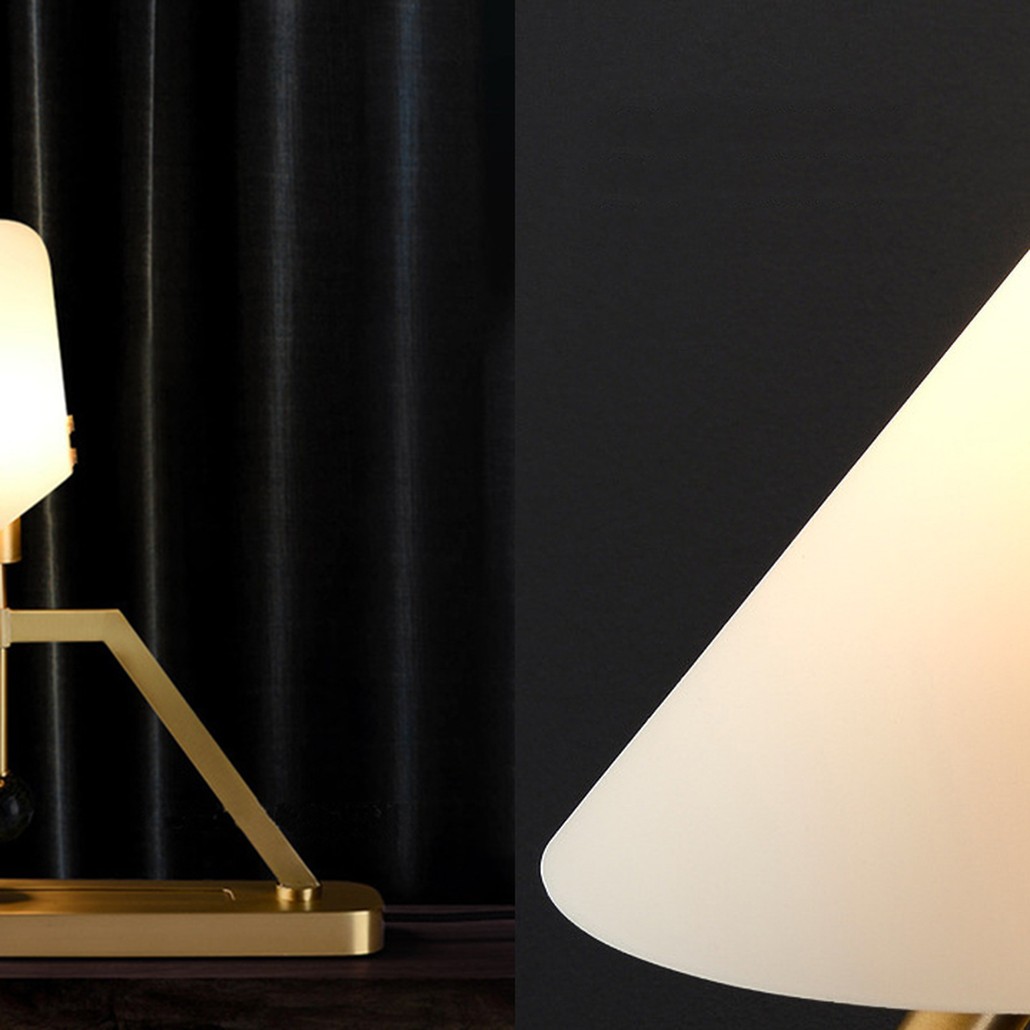 Настольная лампа Gold table lamp with stone