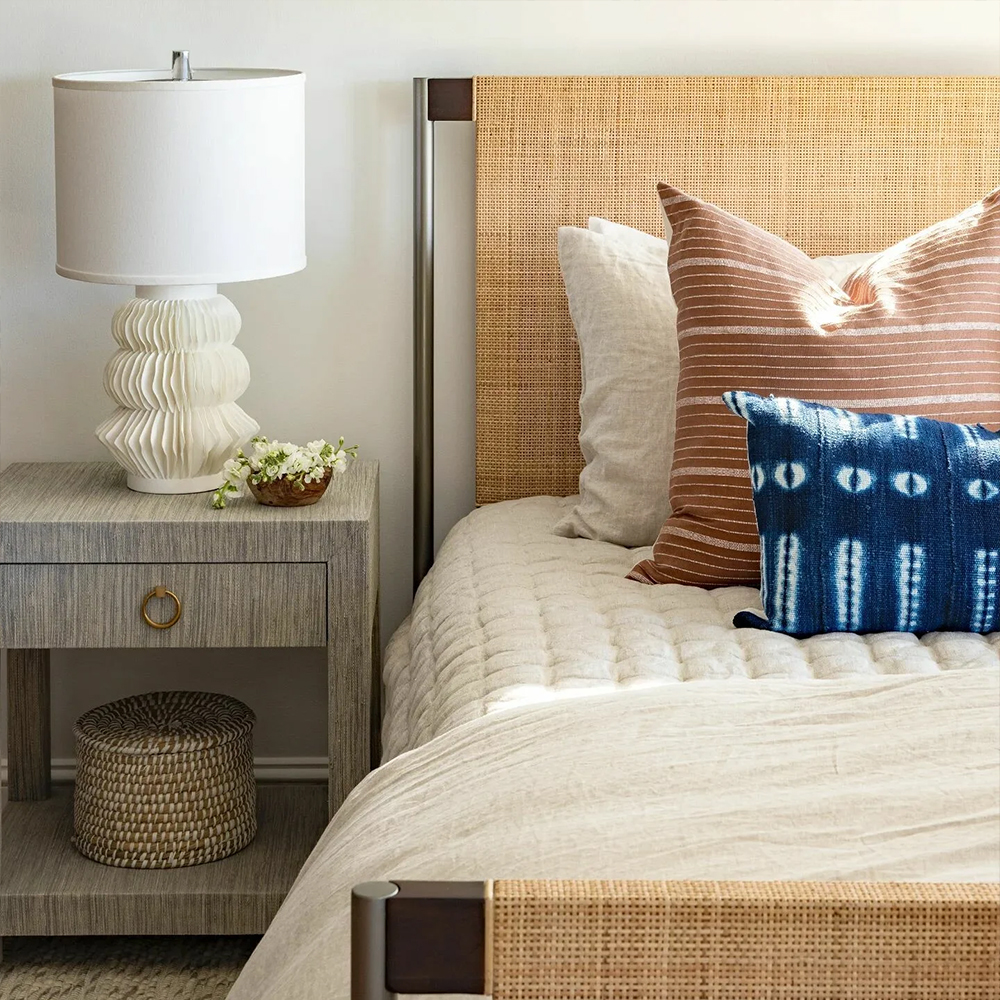 Настольная лампа White Bionic Petals Lane Table Lamp