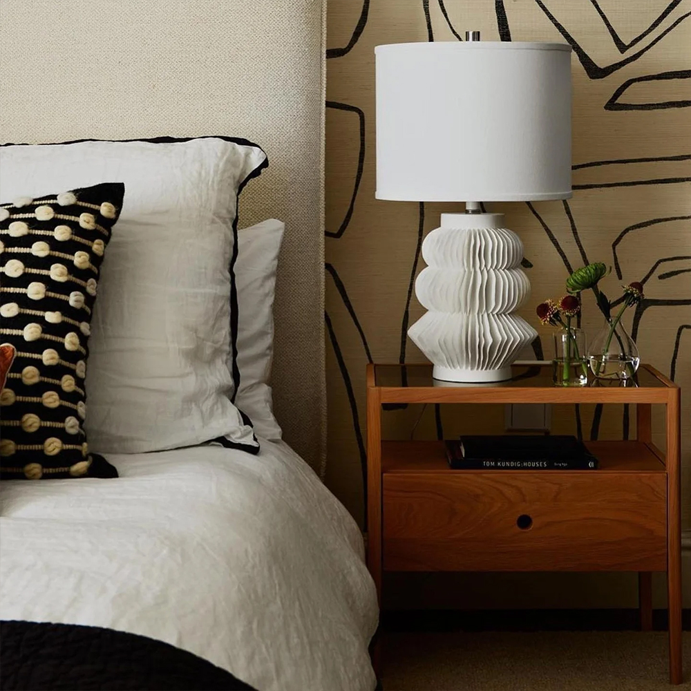 Настольная лампа White Bionic Petals Lane Table Lamp